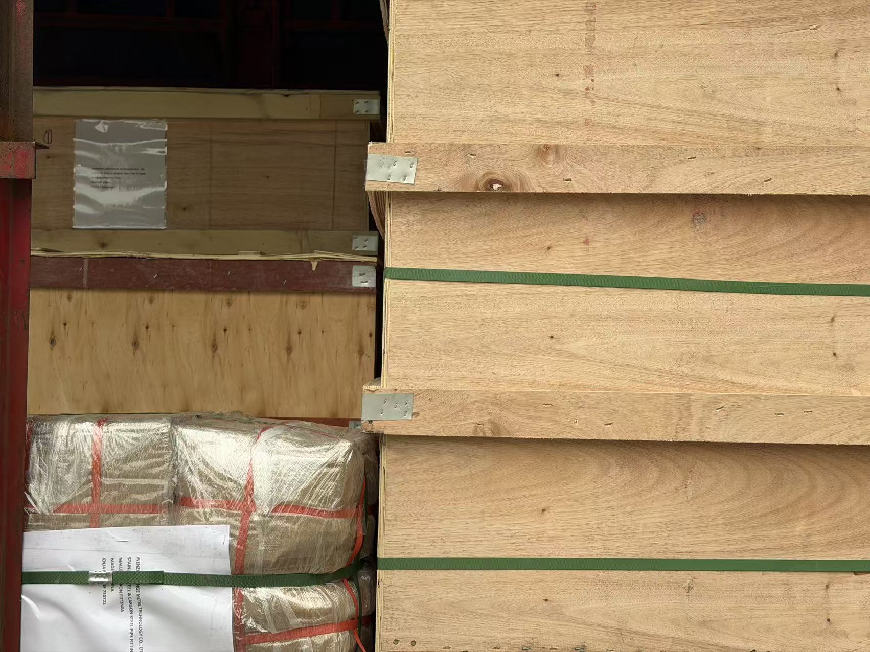 Rörkopplingar och hydrauliska kopplingar i flera kategorier skickas till Vietnam